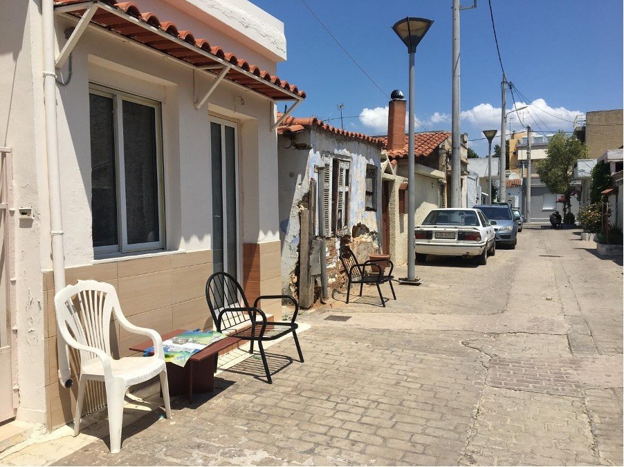 Walk in the neighbourhood of Mikrasiatika (refugees from Asia Minor) © Dimitra Kanellopoulou