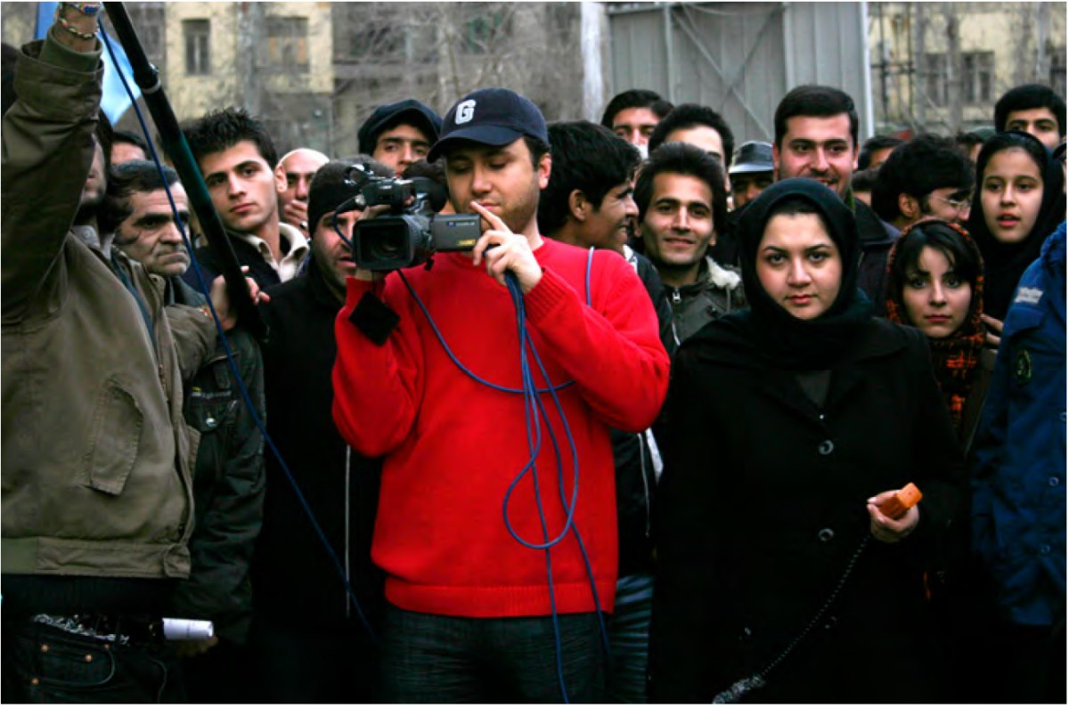 Azadeh Ganjeh and film crew at a performance of Always passes by you… © Roozbeh Vatankhah